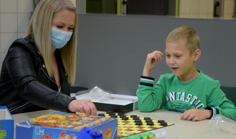 kind speelt2_Dennenhof